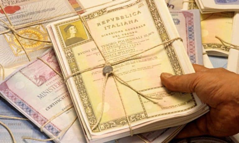 Investire sul BTp a 30 anni in euro (ISIN: IT0005363111) o puntare su quello in dollari (ISIN: US465410BZ07)? Vediamo cosa suggerisce lo spread tra i due bond.