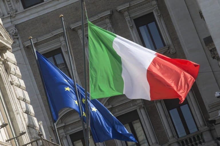 La BCE è ormai primo creditore dell'Italia e deterrà sempre più nostri titoli di stato nei mesi prossimi. Con il rafforzamento del PEPP si va verso un sostegno fiscale diretto ai governi dell'Eurozona.