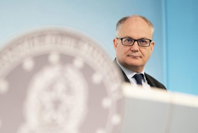 Il Tesoro valuta l'emissione di un nuovo tipo di titolo di stato, la cui cedola verrebbe legata all'andamento dell'economia. Sarebbe un inedito per un paese sviluppato.