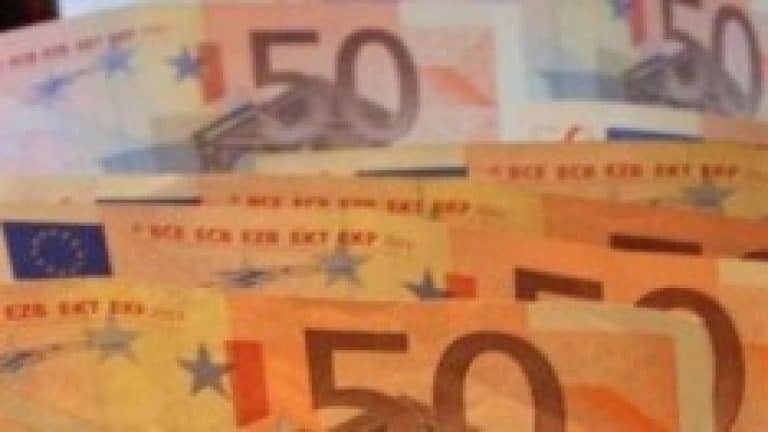 Rendimenti in picchiata all'asta del Tesoro di ieri per i BTp a 3 e 7 anni. Il rally obbligazionario continua a sostenere i nostri titoli di stato. Tra i due bond, su quale eventualmente investire?