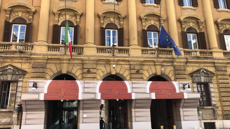 Il Tesoro emetterà il bond retail tra tre settimane e l'annuncio è arrivato con oltre un mese di anticipo. Eppure, diversi segnali appaiono negativi per il successo del collocamento.