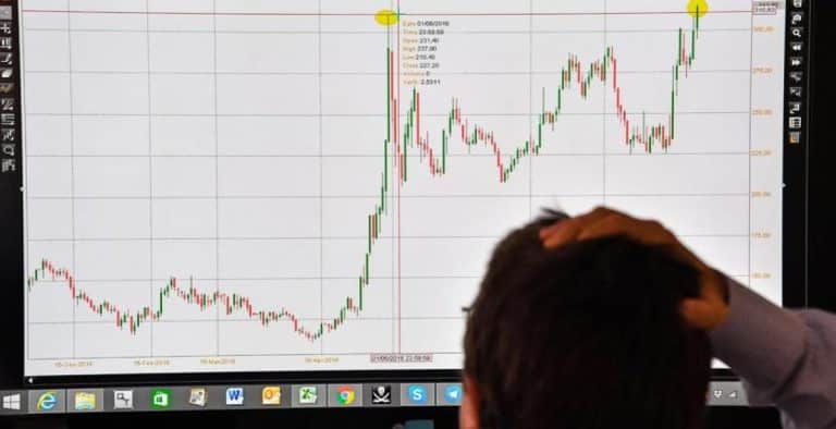 MES e Vigilanza BCE mettono a rischio i BTp con previsioni legali e regolamentari negative per l'umore tra gli investitori. I rendimenti sovrani potrebbero salire ulteriormente in futuro e provocare una crisi dello spread.