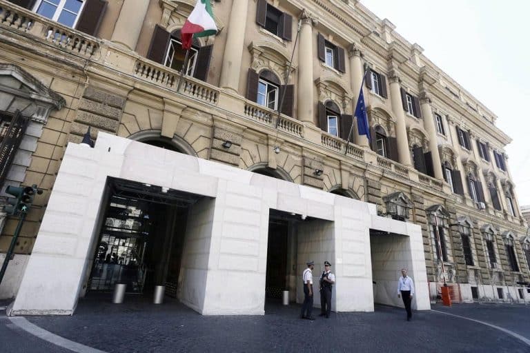 Ecco un BTp "strutturato", agganciato ai tassi "swap" in euro e che fu emesso quando c'era ancora la lira. Scadenza 2029, di fatto un decennale. Ha senso come investimento oggi?
