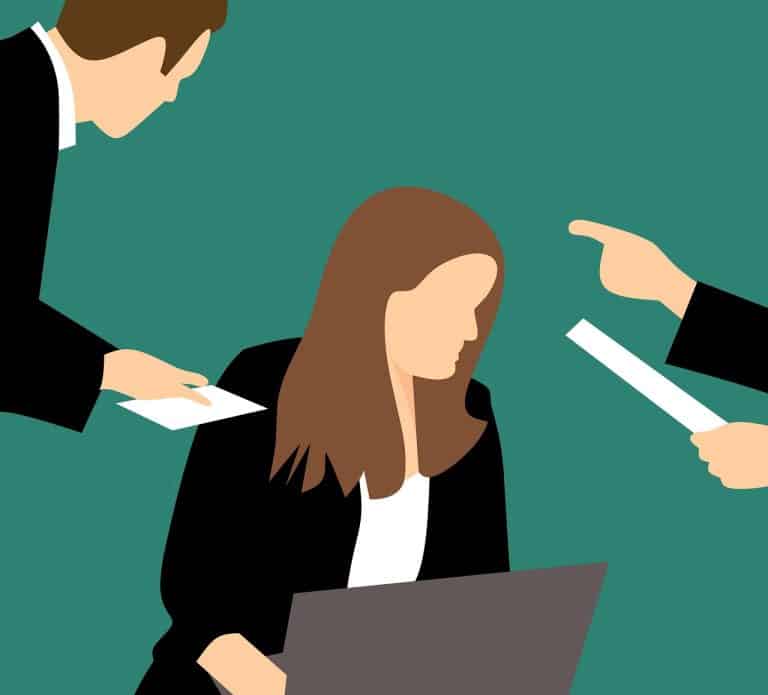 Sempre più donne, sopratutto dopo la maternità, sono vittime di mobbing sul posto di lavoro. Gli ultimi dati allarmano.