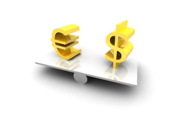 Cambio euro-dollaro ai minimi da aprile 2017 sui vari fattori di rischio che incombono sull'unione monetaria. Vediamo quali siano le prospettive a breve.