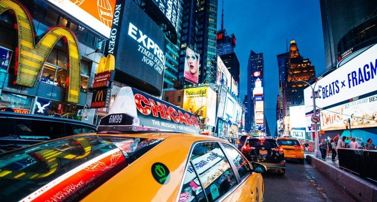 Banche centrali e governi hanno nei fatti ucciso il sistema capitalistico, sostituendolo con azioni coordinate, per quanto spesso improvvisate, per azzerare il rischio di default.