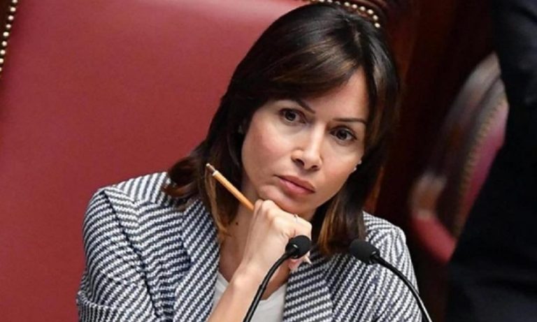 Quota mamma, un incentivo alle donne a fare figli per andare in pensione prima. La proposta dei sindacati piace alla ministra Carfagna.