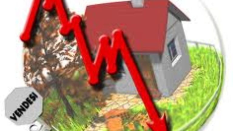Nel 2019 i prezzi delle case in Italia sono scesi mediamente del 2,8%. Il trend è destinato a proseguire a causa della pressione fiscale di IMU e Tasi.