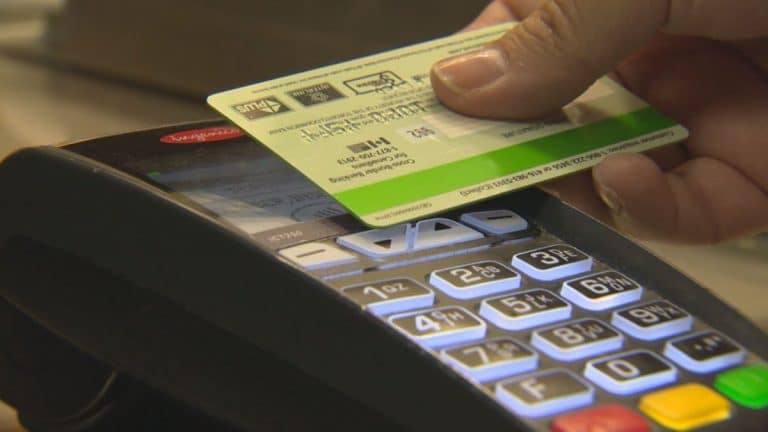 Carte di credito e bancomat (cashless) sono utilizzati di più dopo il lockdown. I consumatori si fidano sempre meno del contante.