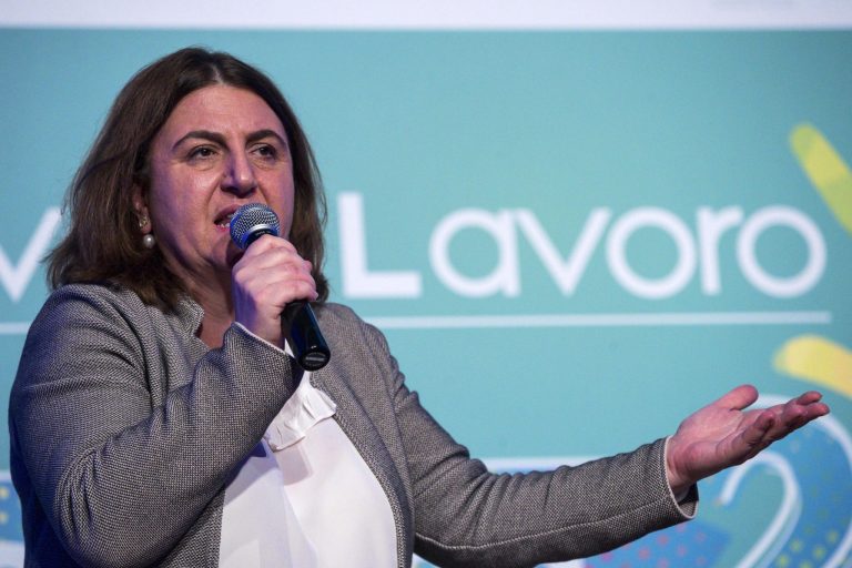 Occorre rivederne la disciplina dello smart working in modo da renderlo ancor di più una risorsa per aziende e lavoratori.