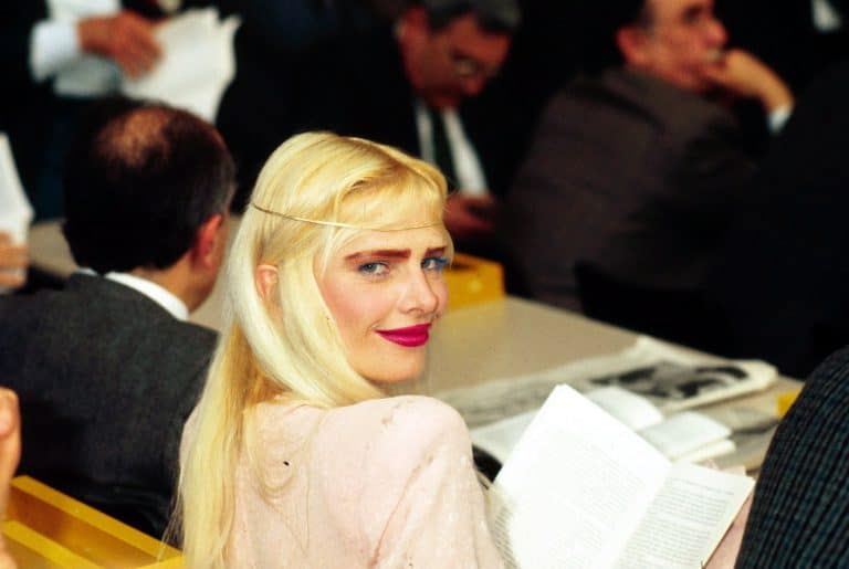 Persone discutibili sono diventate onorevoli. Col taglio dei parlamentari ci sarà meno spazio anche per loro e la politica forse ne trarrà giovamento.