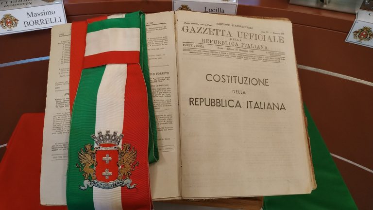 Come si ottiene la cittadinanza italiana per residenza in Italia. Requisiti per fare domanda, documenti da presentare e tempi tecnici per la concessione.