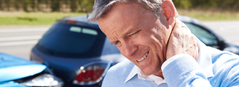 Incidente stradale con conseguente colpo di frusta, il risarcimento è riconosciuto anche senza radiografia. Lo ha stabilito la Corte di Cassazione.