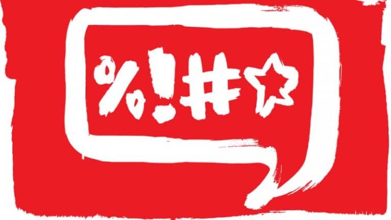 Commenti di protesta contro i vigili sui social dopo aver preso una multa: scatta la denuncia.