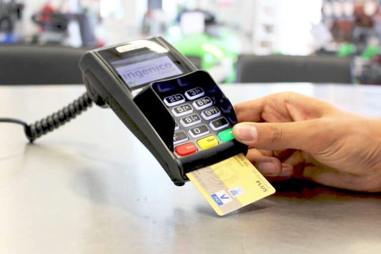 Tante storie sulle commissioni per l'uso della card del reddito di cittadinanza e per i prelievi. Ma è una polemica sterile e inutile: ecco perchè