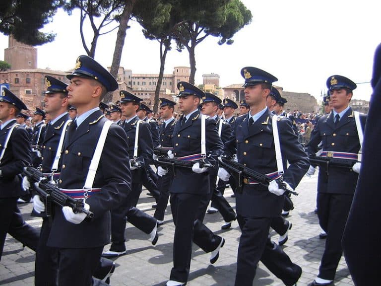 Concorsi Forze Armate 2017: nuovi bandi per Allievi Esercito, Marina e Aeronautica Militare. Scadenza e requisiti per inviare la domanda.