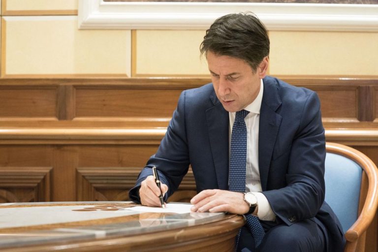 Il governo libera risorse per 4,3 miliardi ai Comuni italiani e stanzia 400 milioni in buoni pasto per chi è più in difficoltà.