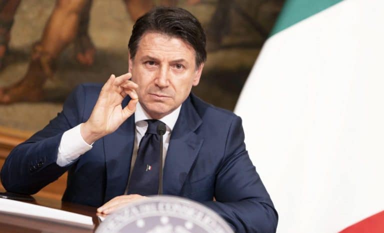 Frase choc del premier Giuseppe Conte all'ultima conferenza stampa di sabato sera, citando il "risparmio privato" come garanzia per il debito pubblico. E nel frattempo, con il Decreto "Rilancio" sborsa altri 3 miliardi di euro per Alitalia.
