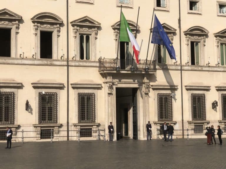 L'impatto della crisi sanitaria sul debito pubblico dell'Italia sarà pesante. Ecco le nostre simulazioni, partendo dalle previsioni di Goldman Sachs.