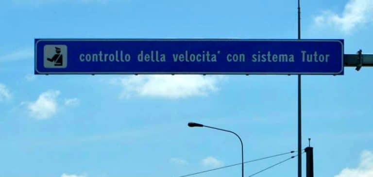 Cartello che preannuncia controllo con tutor: c'è un modo per sapere se il tutor è attivo o spento?