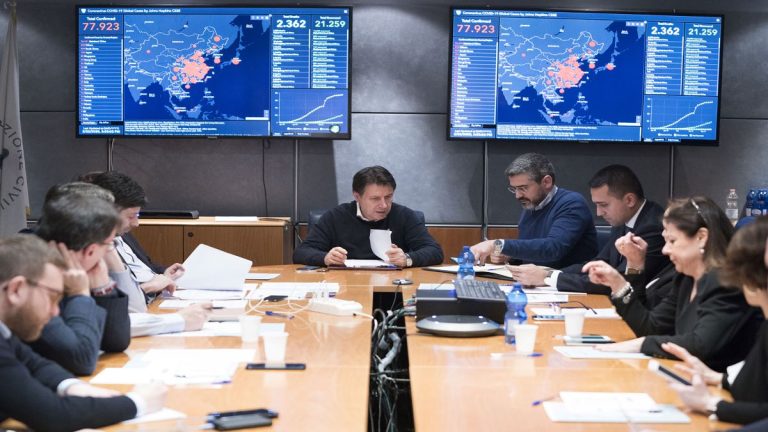 Varate nuove misure urgenti per i settori giustizia e sanità Sospesi i processi fino al 31 maggio e assunzione immediata di 20.000 medici e infermieri.