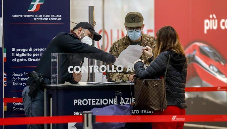 In arrivo i primi treni covid free. Servirà il tampone negativo prima di salire a bordo. Prime prove tecniche di passaporto sanitario.