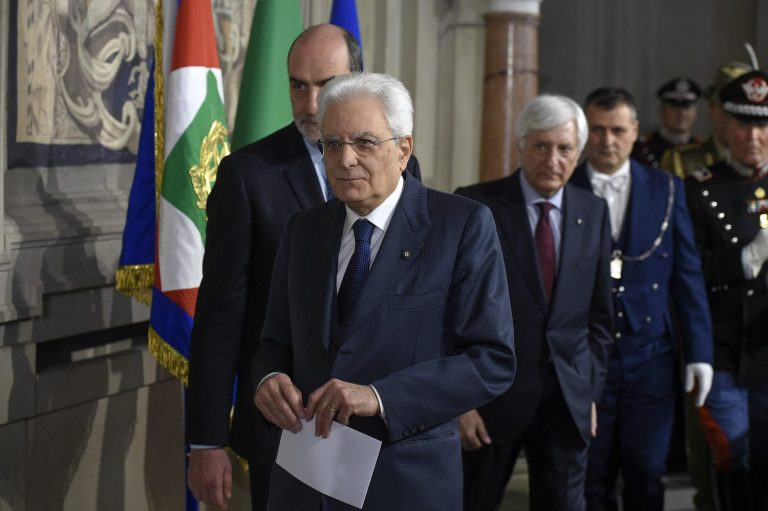 Il presidente Mattarella ha concesso ai partiti 5 giorni in più e un secondo e ultimo giro di consultazioni. Il capo dello stato si è mostrato irritato per la scarsa responsabilità dei leader politici.