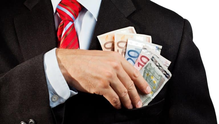 Il taglio del cuneo fiscale produrrà effetti fino a 40.000 euro di redditi annui a partire da luglio. Maggiori vantaggi per chi guadagna di meno.