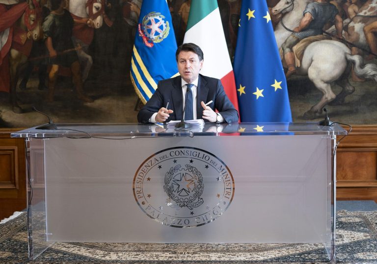 Con decreto Cura Italia slittano le scadenze fiscali e vengono sospese le cartelle esattoriali. Stop a tasse e mutui, incentivi per imprese e lavoratori.