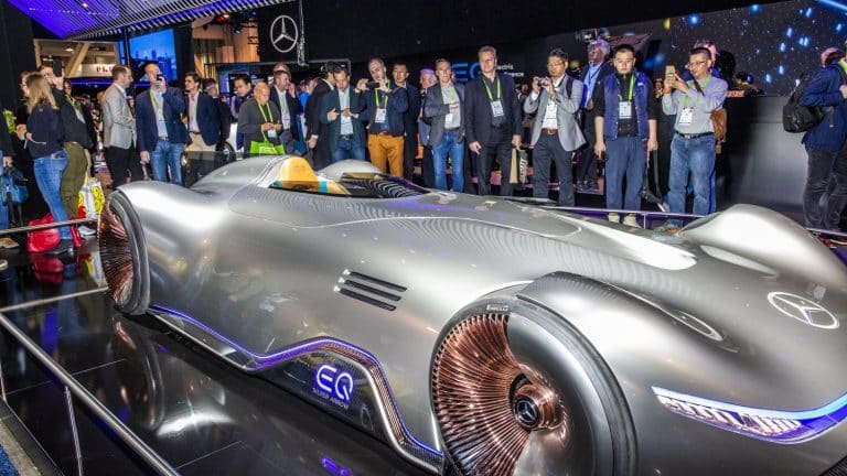 Il "quantitative easing" della BCE sta privilegiando, almeno in questa prima fase di riattivazione, gli acquisti di obbligazioni private. E Francoforte interviene direttamente sul mercato primario per dare una mano alle società tedesche in affanno.