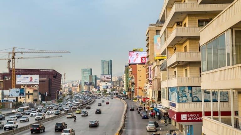 Rating declassato, rendimenti ormai vertiginosi e default praticamente certo. I mercati si preparano al peggio con il Libano, ma serve un piano di riforme e di aiuti per evitare il crac incontrollato.