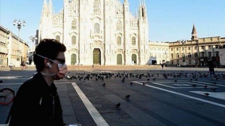 A giugno, l’indice dei prezzi al consumo in Italia è diminuito dello 0,2% su base annua, stesso ritmo di maggio. L’inflazione acquisita per il 2020 è azzerata per l’indice generale, mentre l’inflazione di fondo è dello 0,7%. Nel complesso, è accaduto che l’emergenza Coronavirus abbia surriscaldato i prezzi dei generi alimentari (+2,4% a giugno), abbattendo quelli del energetici (-11,2%). Pian piano, l’economia sta scivolando verso la deflazione, che sarà conclamata quando l’inflazione acquisita per quest’anno sarà ufficialmente negativa. Se la crisi dell’economia porterà alla deflazione, ecco cosa dovremmo aspettarci Siamo portati a pensare che i prezzi tendano a crescere di