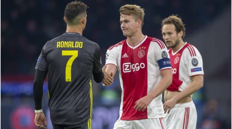 E' ufficiale: Matthijs De Ligt è un giocatore della Juventus. Il difensore arriva dall'Ajax con un contratto dalle cifre "monstre" e ha rifiutato il PSG per dissidi sulla clausola risolutiva, stilata in maniera inedita.