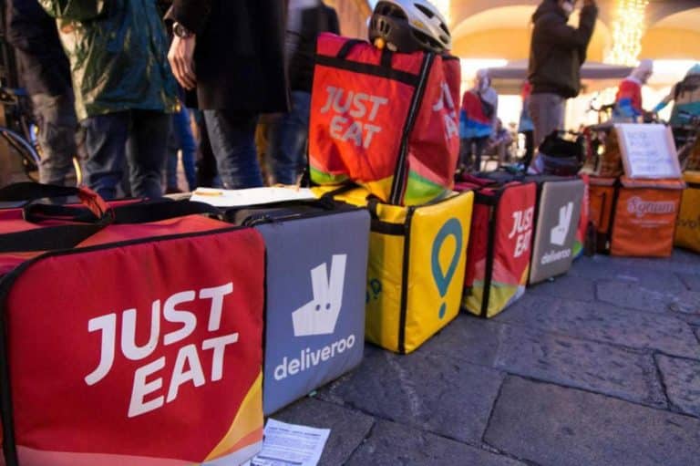 Ieri pomeriggio è stata approvata in senato la fiducia per il cosiddetto “decreto riders”. Ecco di cosa si tratta.