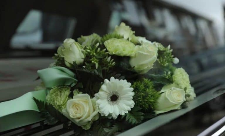 Spese funebri si possono detrarre anche se il defunto non era un parente del contribuente che ha pagato il funerale?