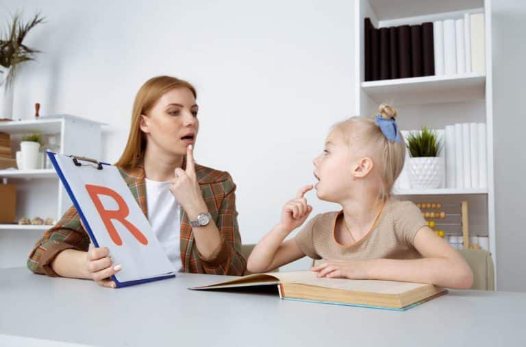 Le spese sostenute per il logopedista per se stessi o per familiari a carico possono essere portate in detrazione.