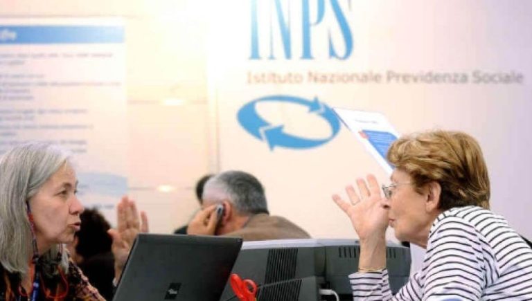 Assunzioni clientelari con un esercito di almeno mezzo milione di dipendenti pubblici prossimo alla pensione. E' il rischio che l'Italia non deve permettersi da qui ai prossimi anni.