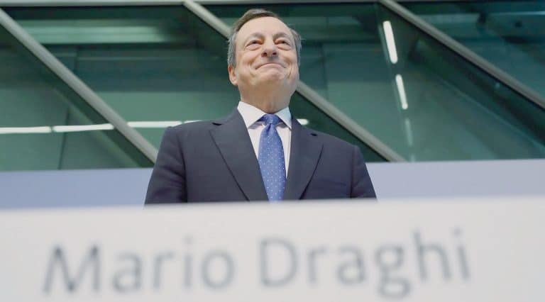 I rendimenti delle obbligazioni sovrane nell'Area Euro crollano ai nuovi minimi storici e quelli dei BTp scendono ai livelli di maggio 2018. Trump attacca Draghi sull'ipotesi del taglio dei tassi BCE.