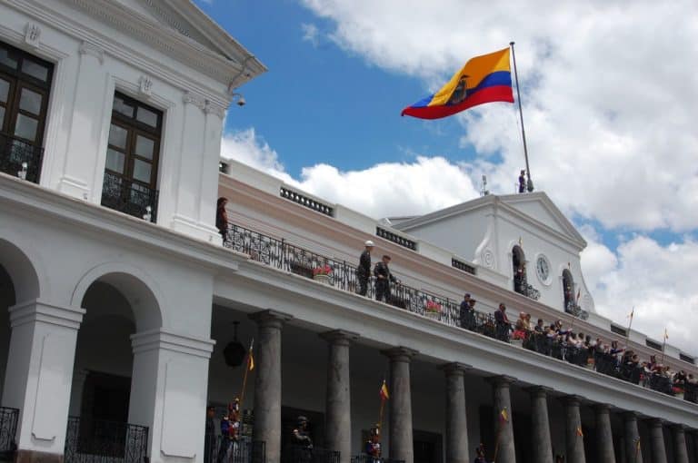 L'emergenza Coronavirus accompagna l'Ecuador verso il default. Nessun pagamento delle cedole in questi giorni e il mercato reagisce con un tonfo dei prezzi e l'esplosione dei rendimenti.