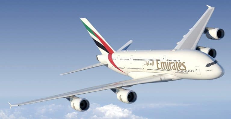 Arrivano i voli senza finestrini di Emirates che costeranno meno e cambiano il modo di viaggiare.