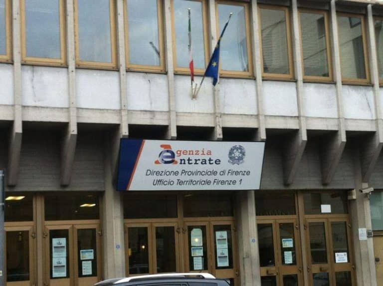 E' possibile recarsi negli uffici dell'Agenzia delle Entrate senza dover fare la fila: basta munirsi dell'elimina coda elettronico. Ecco come fare.