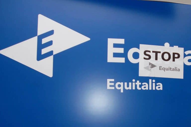 Equitalia, indipendentemente dalla finalità del conto corrente del contribuente, può procedere al pignoramento e bloccare le rate del mutuo.