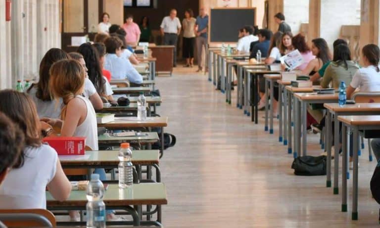 L'esame di stato è sempre più oggetto di critiche per le sue modalità di svolgimento e per il significato che avrebbe sostanzialmente perduto. Ha senso pensare di abolirlo?