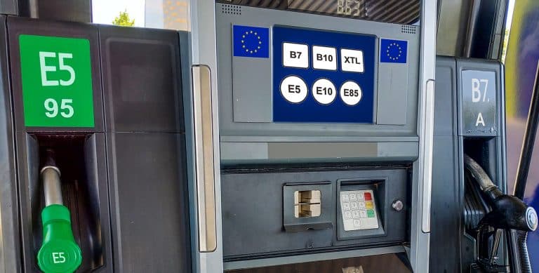 Da oggi cambiano i nomi di benzina, diesel e Gpl con le nuove etichette europee. Le novità per gli automobilisti.