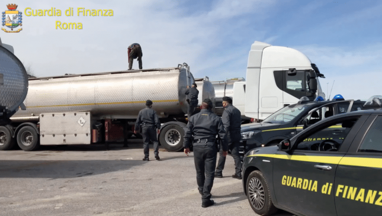 Frodi e traffici illeciti interessano oggi più carburanti che altre attività. Come cambia la lotta all’evasione fiscale in Italia.