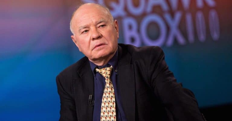 Marc Faber torna ad attaccare le banche centrali, ree a suo dire di impoverire i giovani. E sprona gli investitori a comprare oro.