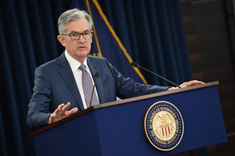 La Federal Reserve ha tagliato i tassi USA dello 0,50%, la più grossa riduzione in oltre un decennio. Ma la borsa americana ha reagito male e i rendimenti dei titoli di stato sono precipitati ai nuovi minimi storici.