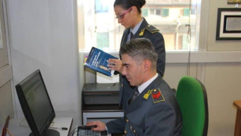 Controlli dell’Agenzia delle Entrate anche sulle banche estere. Trasferire capitali all’estero può essere sintomo di elusione fiscale. Le recenti novità sul monitoraggio.