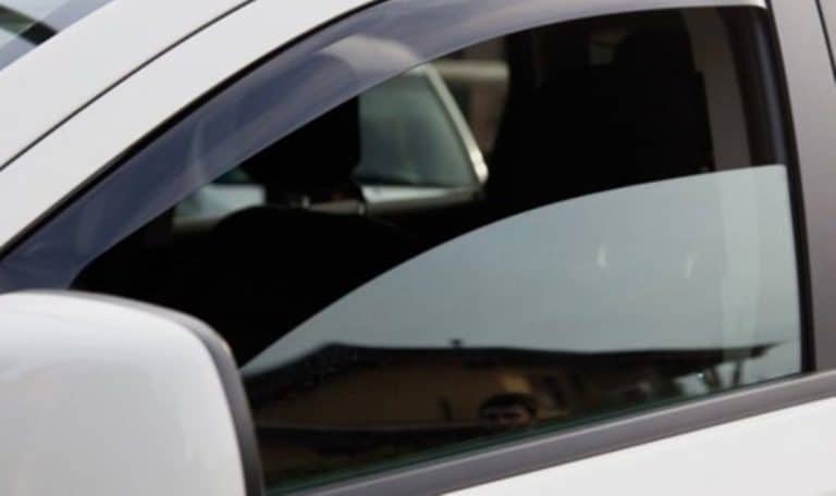 La truffa della bottiglietta, ecco come funziona e come difendersi.