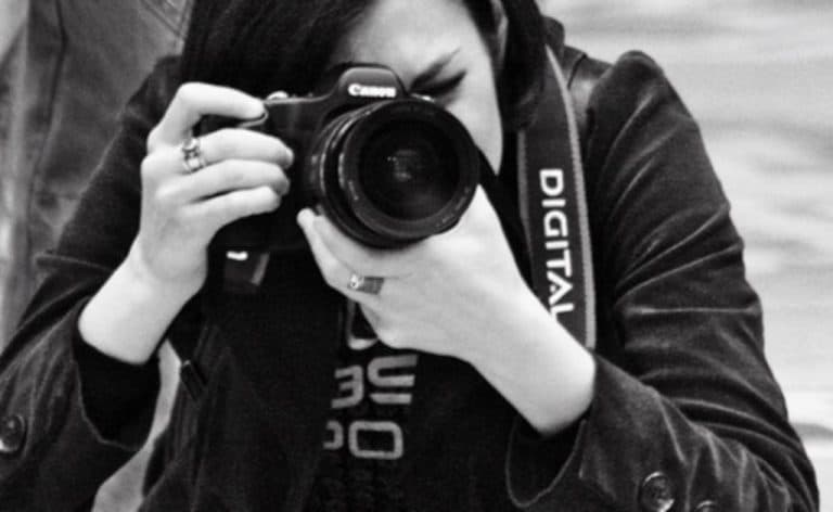 Tra le spese che gli sposi devono mettere in conto ci sono le foto del matrimonio: ecco come ottenere lo sconto IVA.